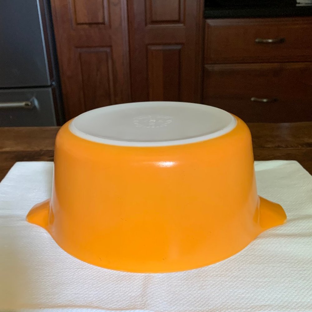 Vintage Pyrex Daisy Orange Casserole Bowl - 474-B - 1 1/2 Qt. - Picture 6 of 12